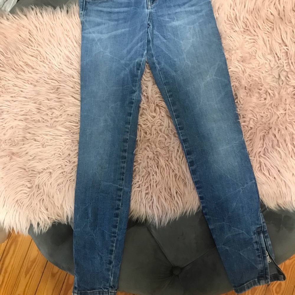 Guess Marilyn 3 zip jeans! Size 24
